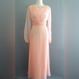 1970’a Vintage Peach Chiffon Crimp Gown